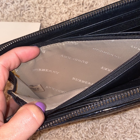 Burberry Check Wallet - Picture 4 of 7